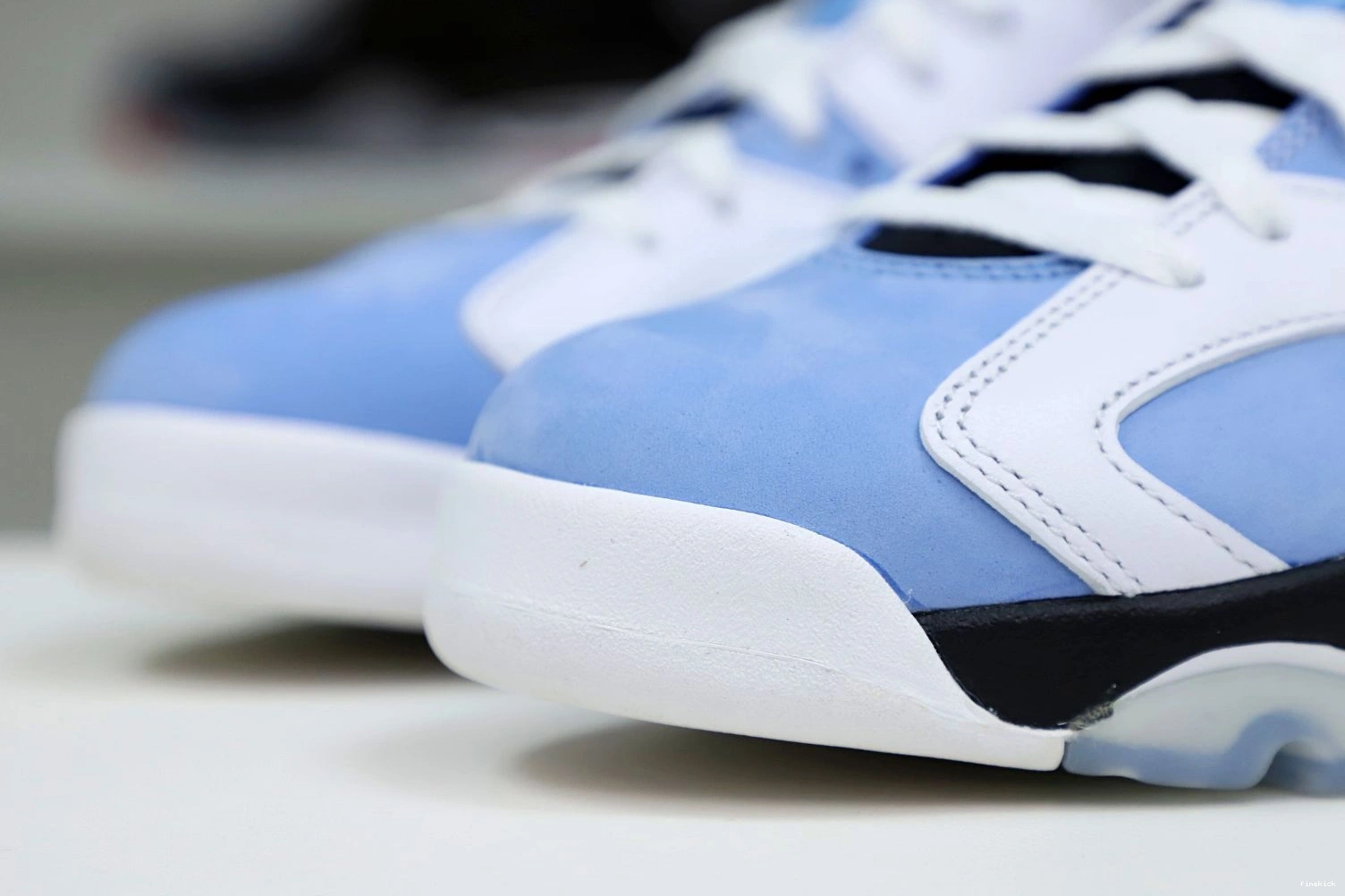 RETRO HOME' AIR 6 JORDAN 'UNC 0825